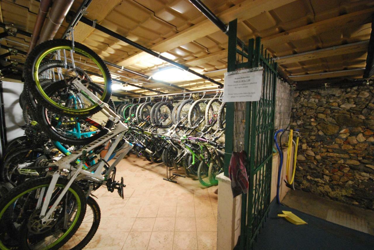 Appartamenti Family & Mtb Finale Ligure Exterior foto